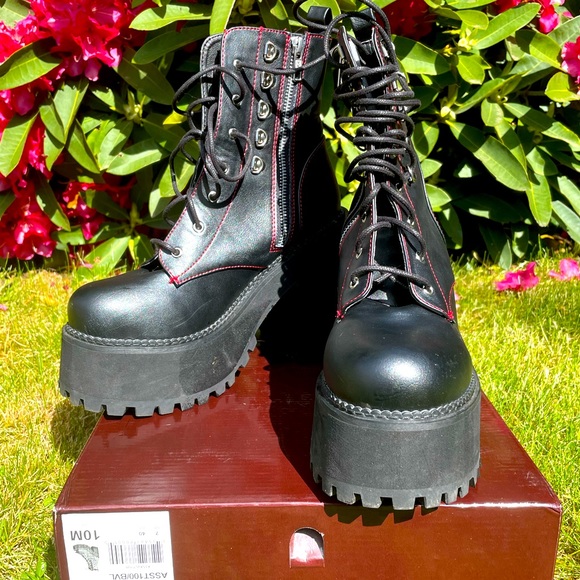 demonia assault boots